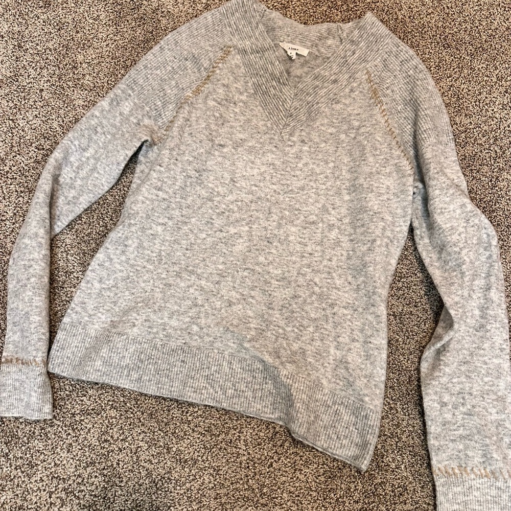 A loves a women Sweater small - Picture 8 of 10